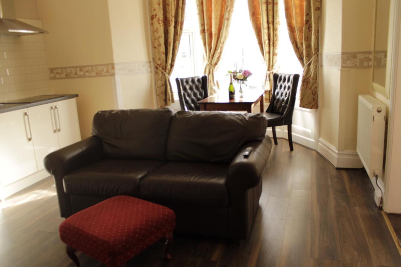 Clifton Villa Guest House لاندودنو المظهر الخارجي الصورة