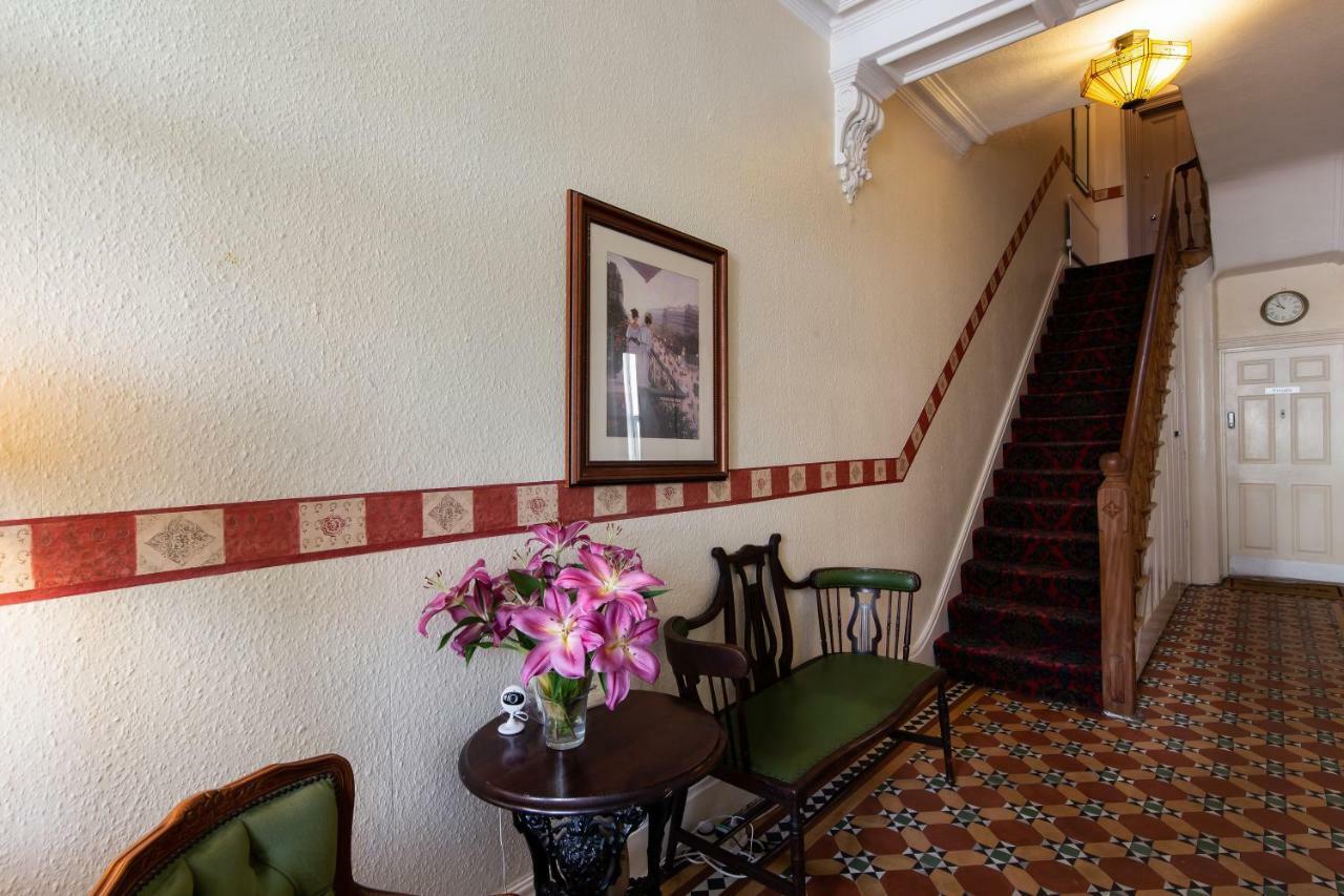 Clifton Villa Guest House لاندودنو المظهر الخارجي الصورة